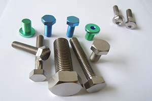 鈦螺絲應(yīng)用如此廣泛，其優(yōu)勢(shì)特點(diǎn)是什么？